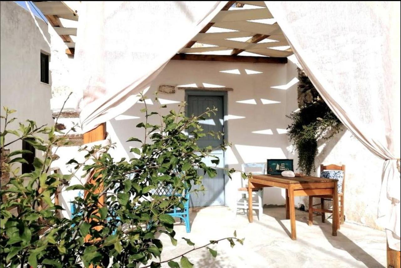 Naxos Mountain Retreat - Tiny House Build On Rock Apartment Koronos Ngoại thất bức ảnh